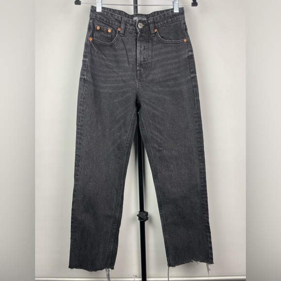 ZARA Washed Black Denim High Rise Button Fly Raw Hem Mom Jeans - Picture 1 of 6